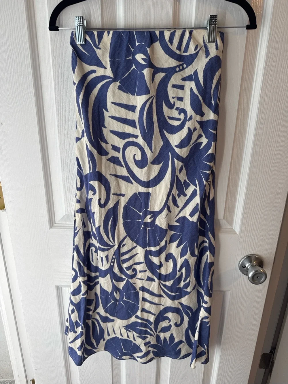 Blue Floral A-Line Midi Skirt - Casual Summer Style - Picture 3 of 4